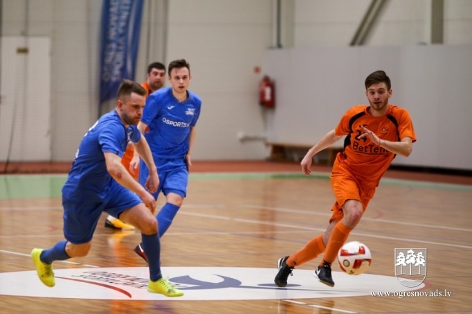 "Osports" kausu pēcspēles sitienu trillerī izcīna "NPT"