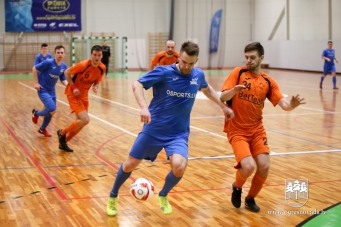 "Osports" kausu pēcspēles sitienu trillerī izcīna "NPT"