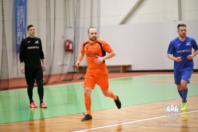 "Osports" kausu pēcspēles sitienu trillerī izcīna "NPT"