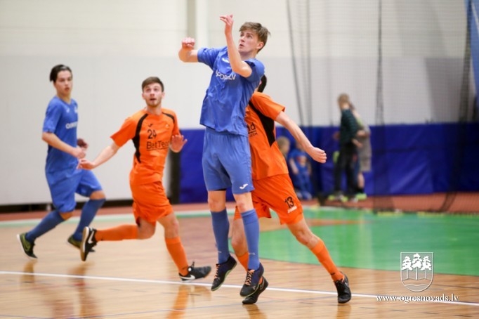 "Osports" kausu pēcspēles sitienu trillerī izcīna "NPT"
