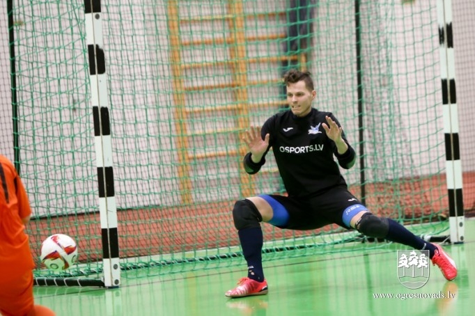 "Osports" kausu pēcspēles sitienu trillerī izcīna "NPT"
