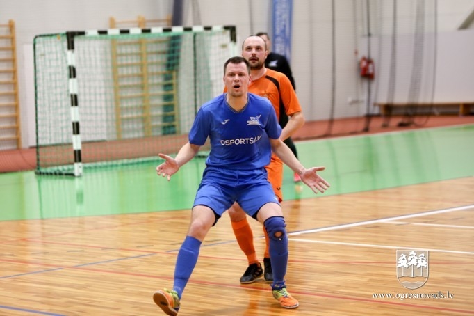 "Osports" kausu pēcspēles sitienu trillerī izcīna "NPT"