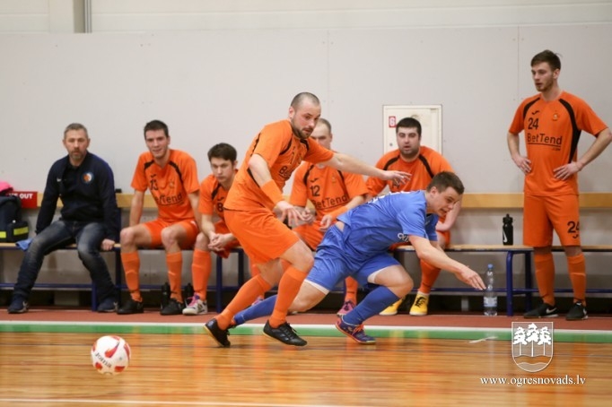 "Osports" kausu pēcspēles sitienu trillerī izcīna "NPT"
