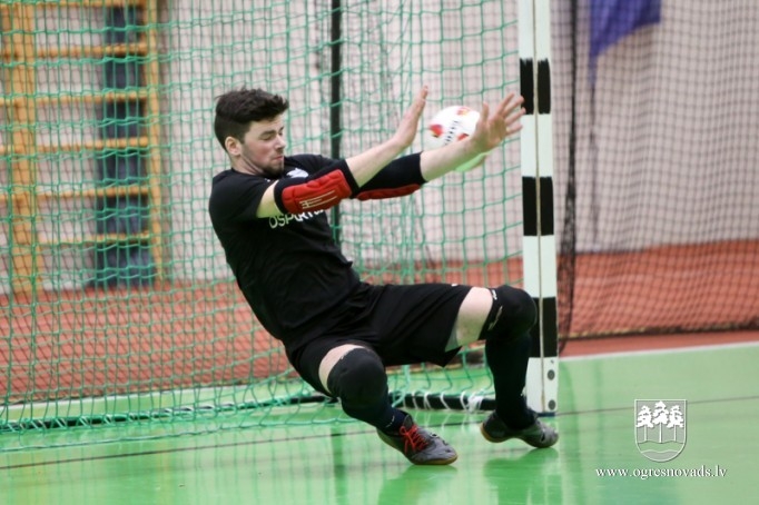 "Osports" kausu pēcspēles sitienu trillerī izcīna "NPT"