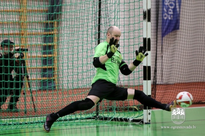 "Osports" kausu pēcspēles sitienu trillerī izcīna "NPT"