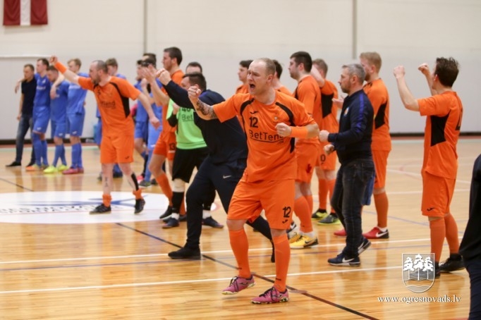 "Osports" kausu pēcspēles sitienu trillerī izcīna "NPT"