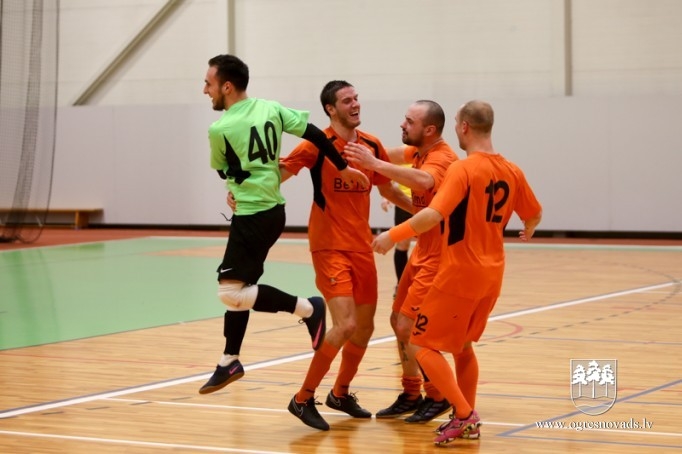 "Osports" kausu pēcspēles sitienu trillerī izcīna "NPT"