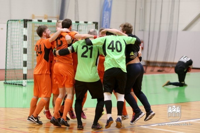 "Osports" kausu pēcspēles sitienu trillerī izcīna "NPT"