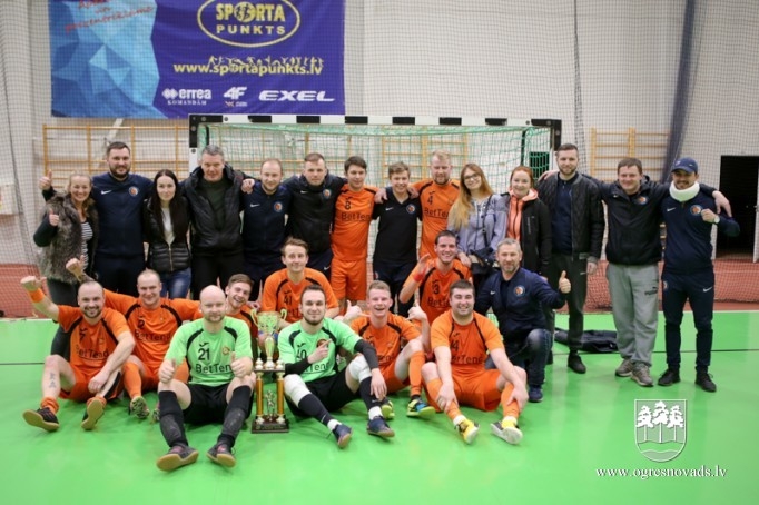 "Osports" kausu pēcspēles sitienu trillerī izcīna "NPT"