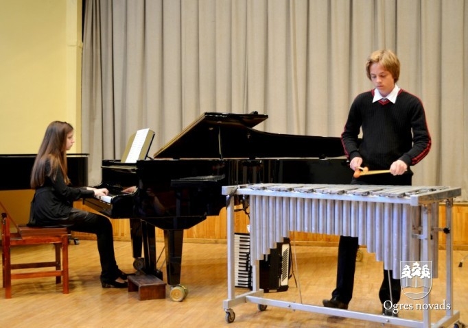 Ogres mūzikas skolas Gada balvas pasniegšana 2012