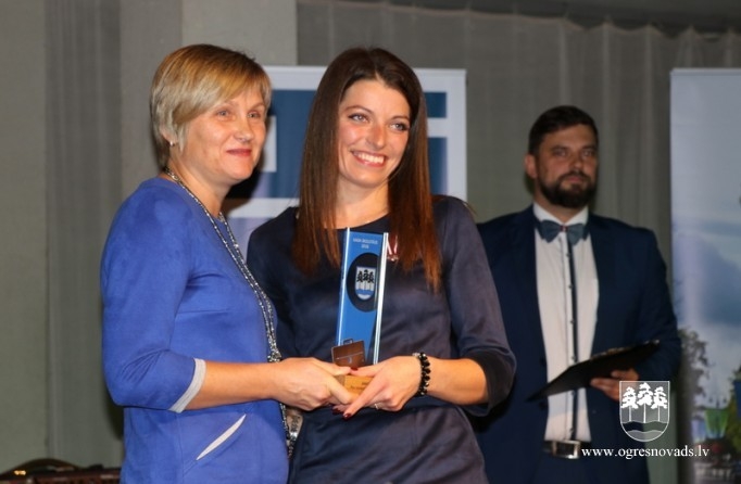 Pasniedz balvu “Gada skolotājs 2018”