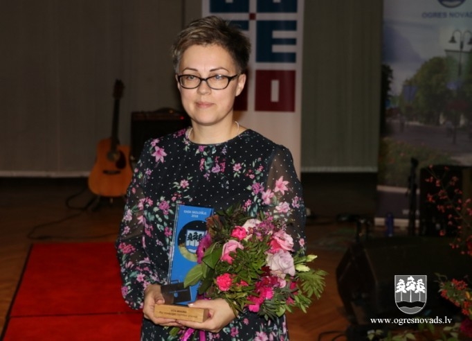 Pasniedz balvu “Gada skolotājs 2018”