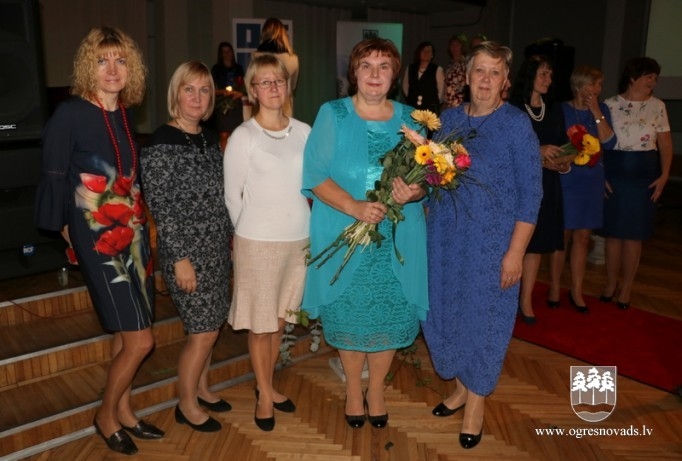 Pasniedz balvu “Gada skolotājs 2018”