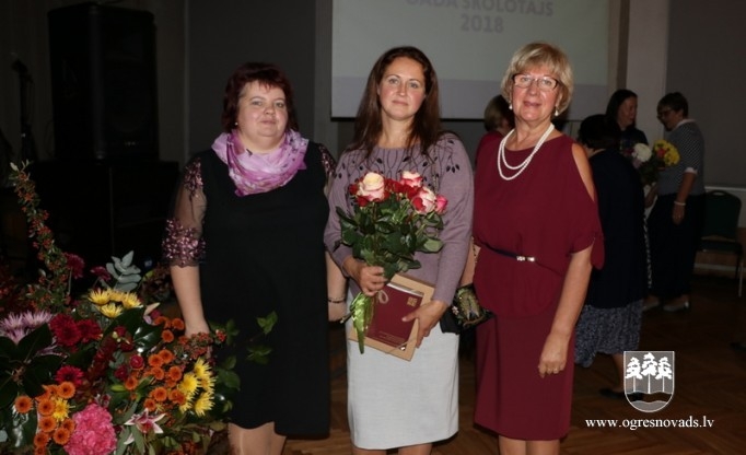 Pasniedz balvu “Gada skolotājs 2018”