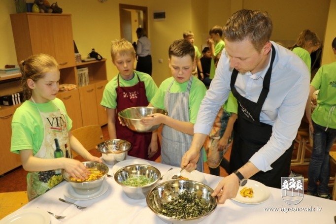 Ogres sākumskolā viesojas gardēži