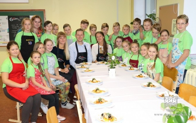 Ogres sākumskolā viesojas gardēži