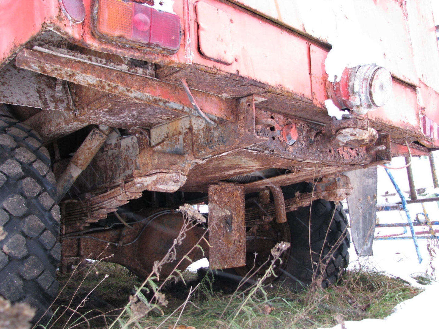 Kustamās mantas – transportlīdzekļa GAZ 66 – atsavināšanas izsole