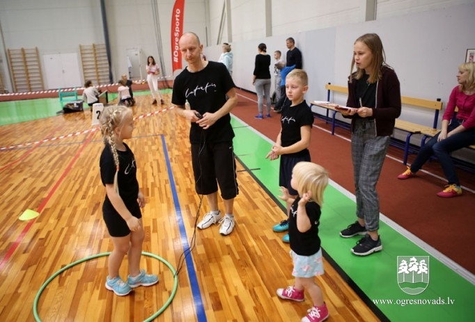 Sporta centrā aizvadīta ģimeņu pēcpusdiena
