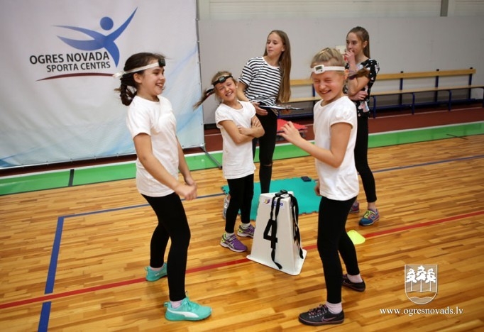 Sporta centrā aizvadīta ģimeņu pēcpusdiena