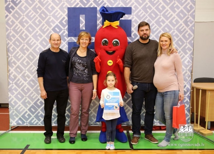 Sporta centrā aizvadīta ģimeņu pēcpusdiena