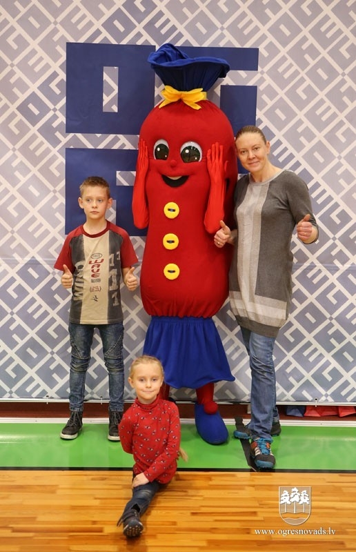 Sporta centrā aizvadīta ģimeņu pēcpusdiena