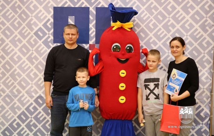 Sporta centrā aizvadīta ģimeņu pēcpusdiena