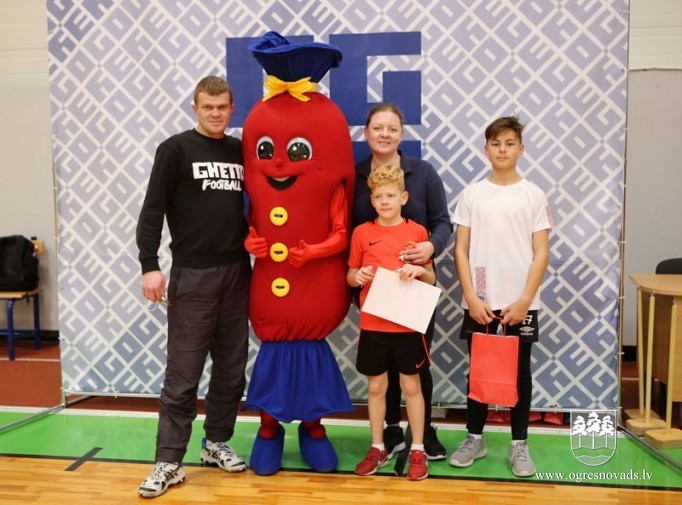 Sporta centrā aizvadīta ģimeņu pēcpusdiena