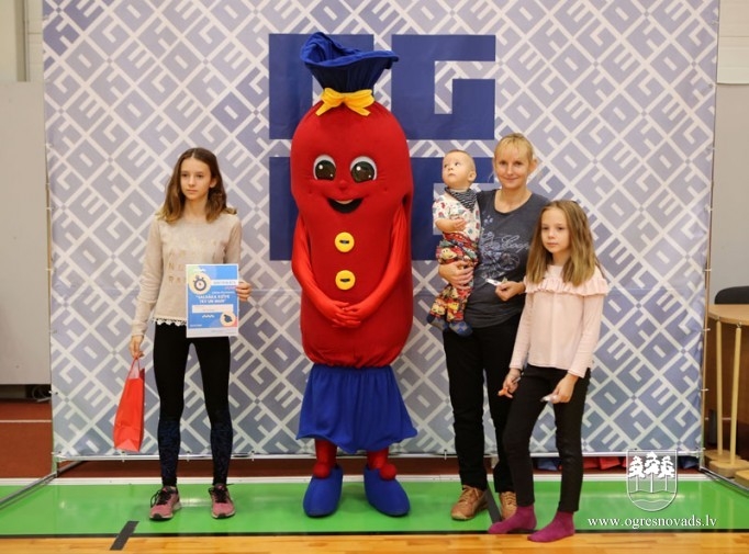 Sporta centrā aizvadīta ģimeņu pēcpusdiena