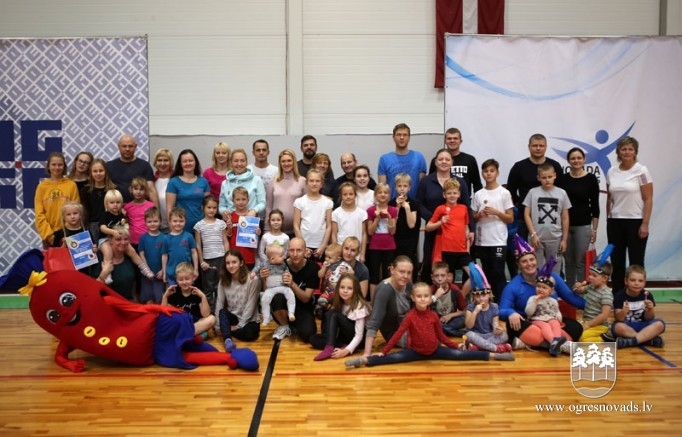 Sporta centrā aizvadīta ģimeņu pēcpusdiena