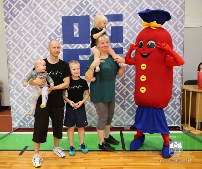 Sporta centrā aizvadīta ģimeņu pēcpusdiena