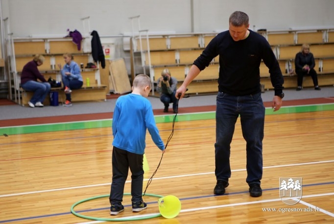 Sporta centrā aizvadīta ģimeņu pēcpusdiena