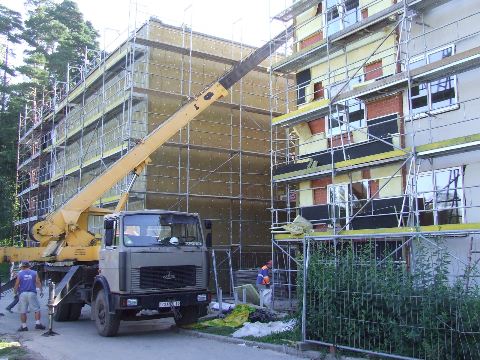 Renovē skolas ēku un rekonstruē stadionu