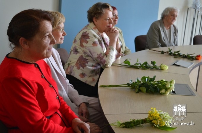 Priekšsēdētājs Artūrs Mangulis sveic Ogres Goda pilsones