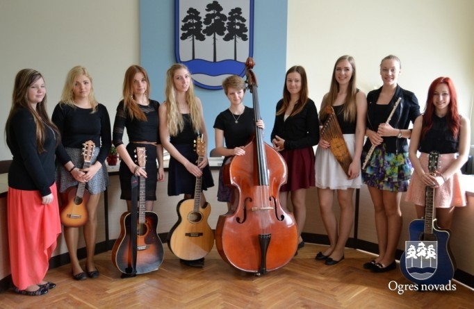 Priekšsēdētājs Artūrs Mangulis sveic Ogres Goda pilsones