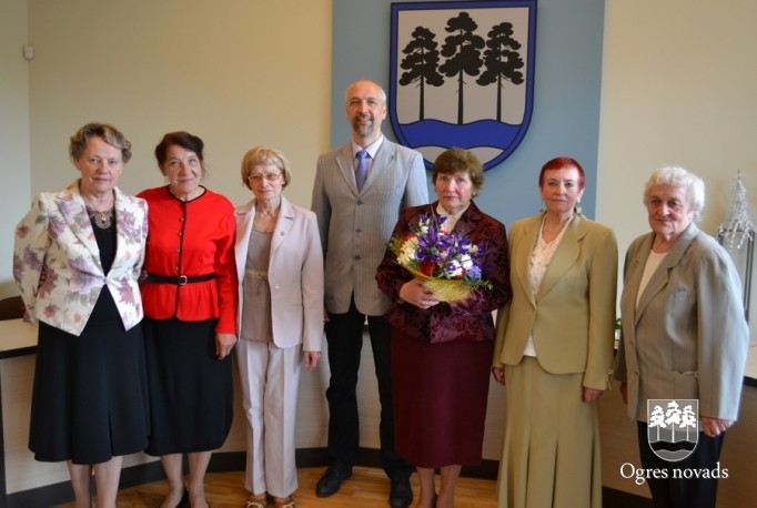 Priekšsēdētājs Artūrs Mangulis sveic Ogres Goda pilsones