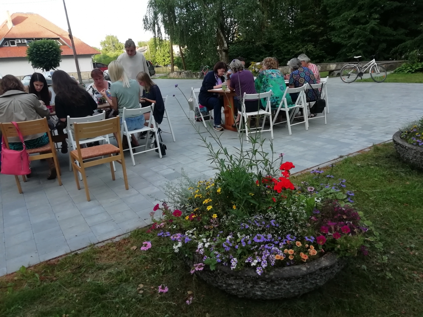 Ciemupē aizvadīts gleznošanas nodarbību cikls pieaugušajiem GRIBU GLEZNOT