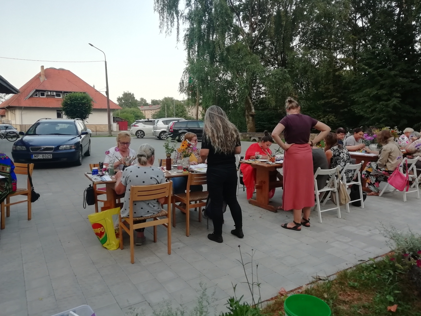 Ciemupē aizvadīts gleznošanas nodarbību cikls pieaugušajiem GRIBU GLEZNOT