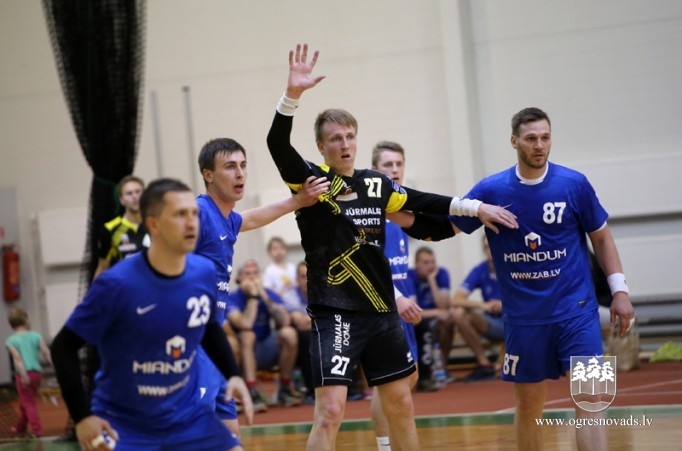 Ogres handbolistiem Latvijas čempionāta bronza
