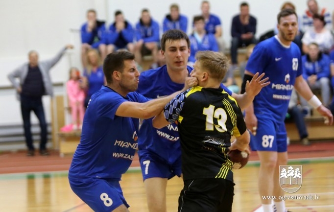 Ogres handbolistiem Latvijas čempionāta bronza