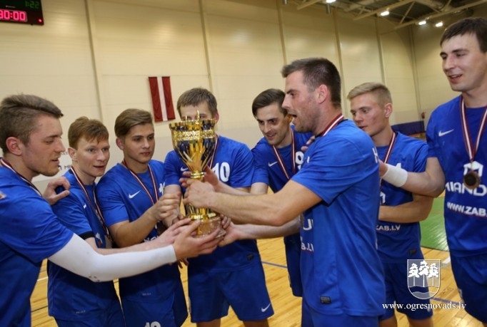 Ogres handbolistiem Latvijas čempionāta bronza