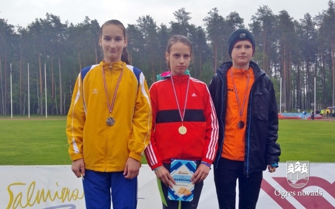 Lastiņš, Sūna un Veinbergs uzvar Valmierā