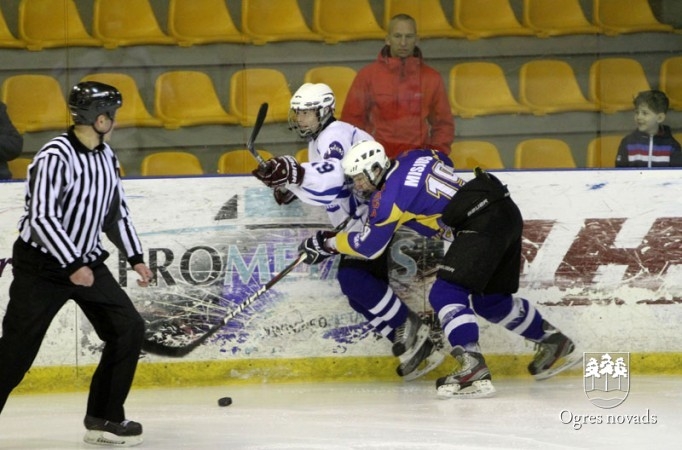 "Ogre Juniors" hokejistiem Latvijas čempionāta bronzas medaļas