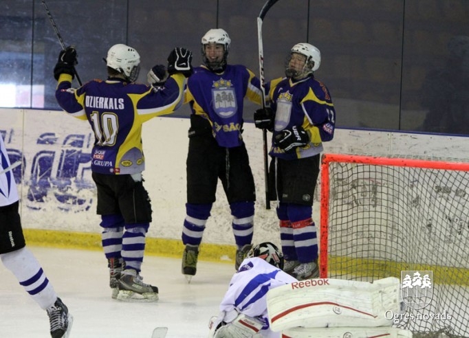 "Ogre Juniors" hokejistiem Latvijas čempionāta bronzas medaļas