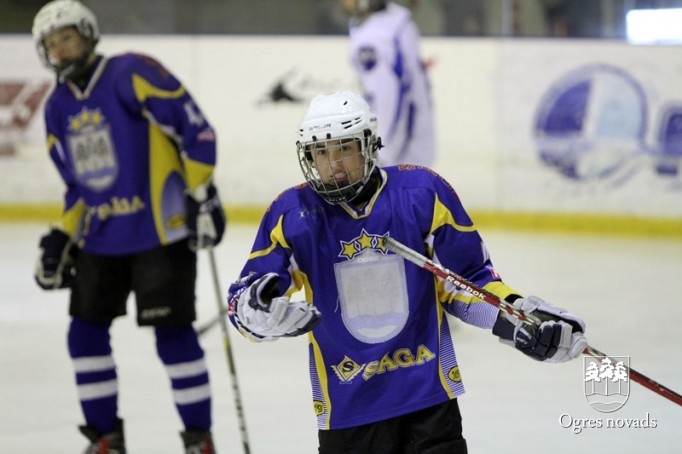 "Ogre Juniors" hokejistiem Latvijas čempionāta bronzas medaļas
