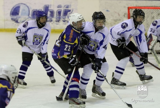 "Ogre Juniors" hokejistiem Latvijas čempionāta bronzas medaļas