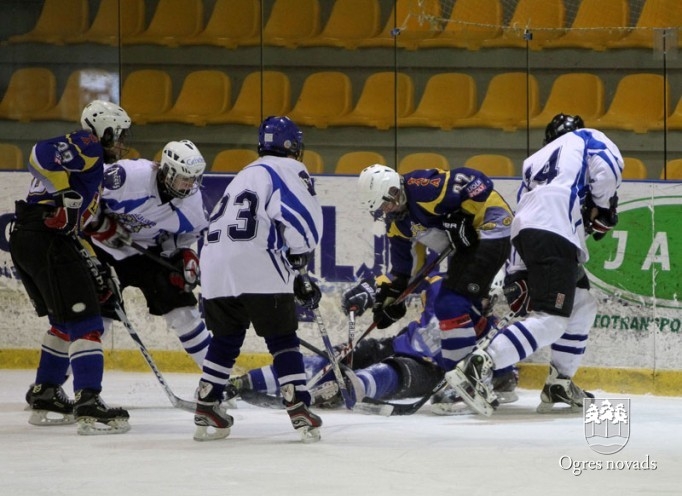 "Ogre Juniors" hokejistiem Latvijas čempionāta bronzas medaļas