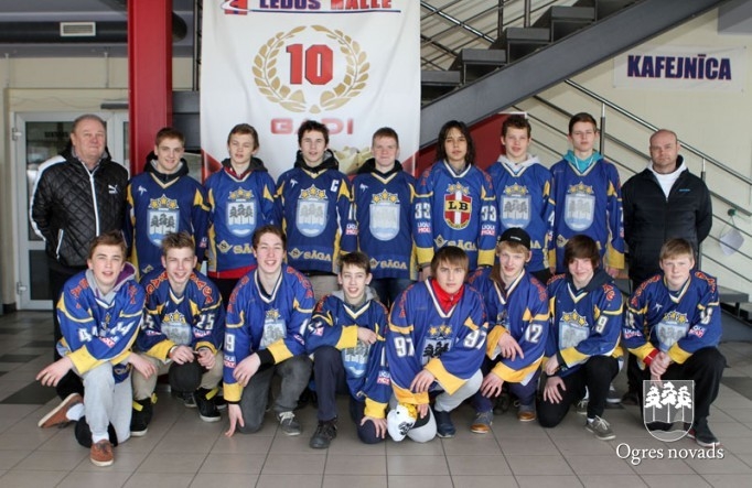 "Ogre Juniors" hokejistiem Latvijas čempionāta bronzas medaļas