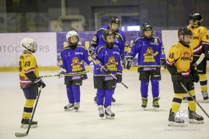 "Ogre Juniors" paši jaunākie hokejisti - līderu trijniekā