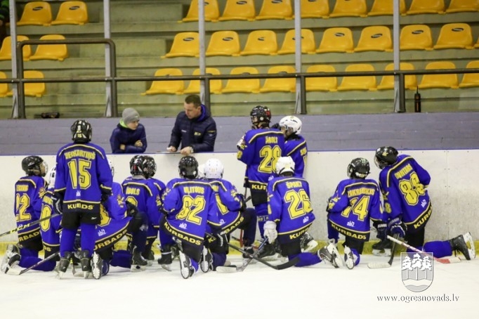 "Ogre Juniors" paši jaunākie hokejisti - līderu trijniekā