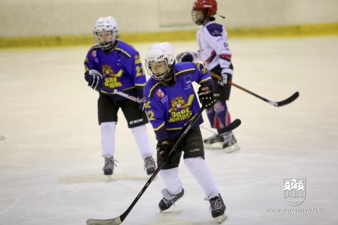 Ar sekmēm gadu sākuši "Ogre Juniors" hokejisti
